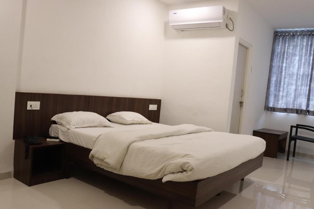 Hotel New Samrat Аурангабад Екстериор снимка