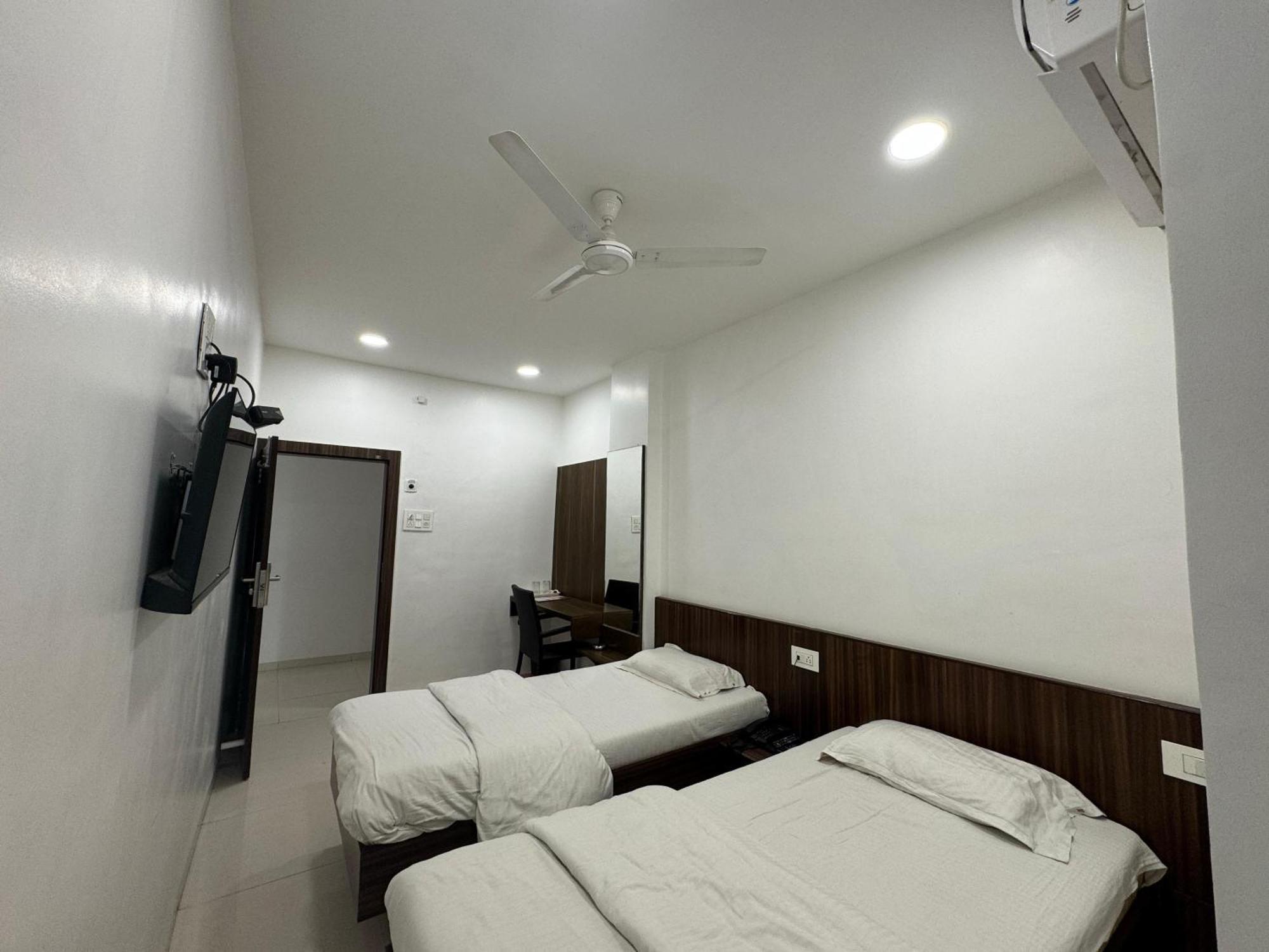 Hotel New Samrat Аурангабад Екстериор снимка